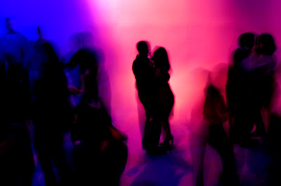 Party photographs can be both stunning and dramatic at the same time. Learn how to use silhouettes and lighs!