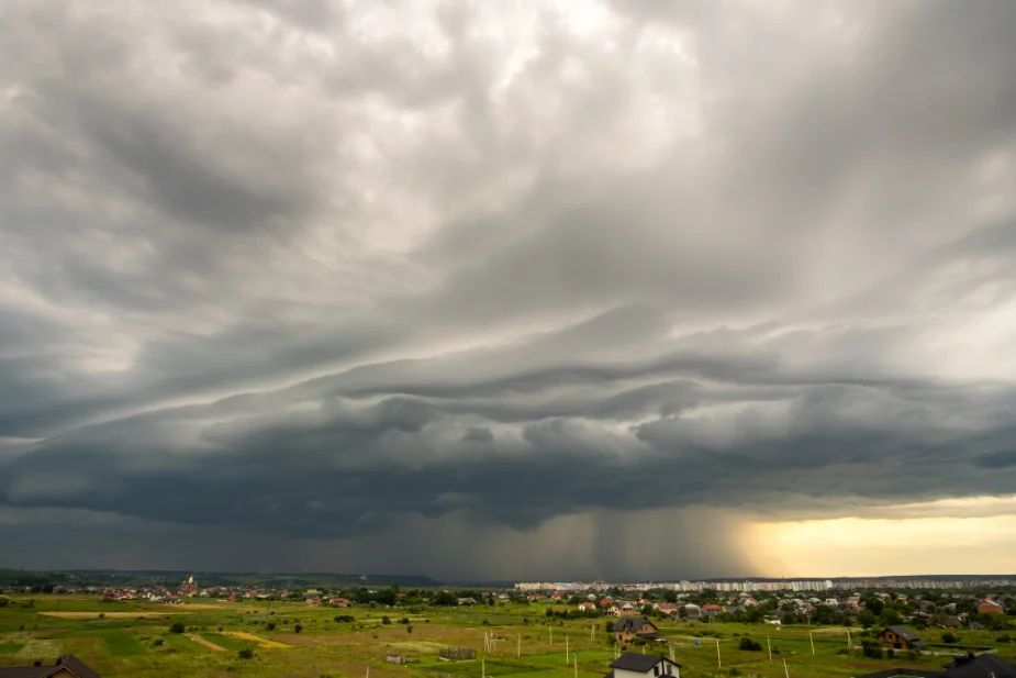 Choosing the Best Lenses for Landscape Photography 4 A sudden downpour.